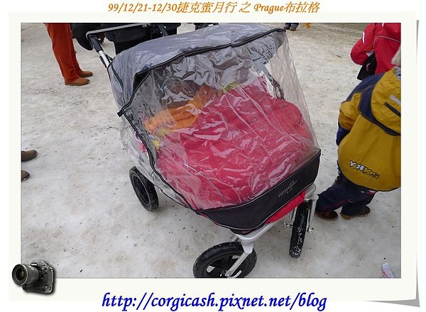 捷克~每個孩子都有六千克郎的補助金可購推車~他們的推車都很不錯~~~