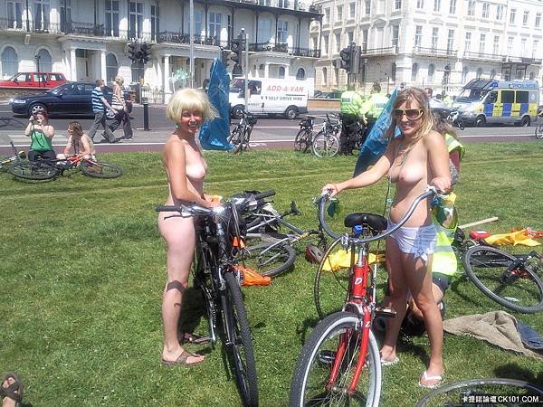 World-Naked-Bike-Ride (13).jpg