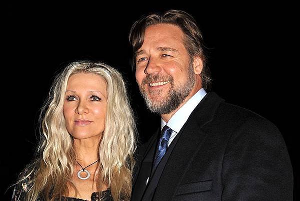 1024px-Russell_Crowe_Danielle_Spencer_Sept_14_2011.jpg