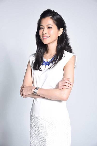 主持高雄市長選前辯論的美女主播李文儀。(翻攝臉書)