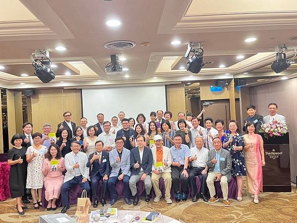 ★李永然律師出席美好人生協會月例會，會中邀請嚴心鏞先生分享「