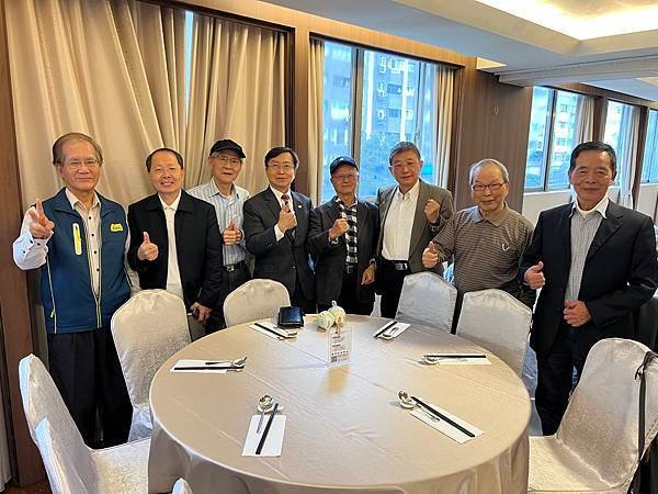 ★李永然律師宴請臺北企業經理協進會友人，大家開心交流享受美味
