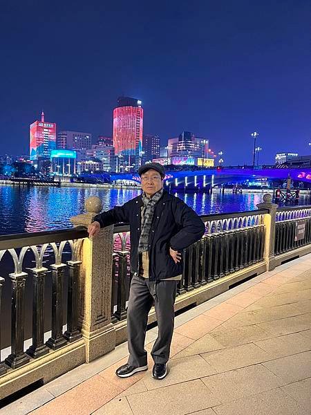 ★李永然律師在導遊的引導下，前往寧波市老外灘遊覽