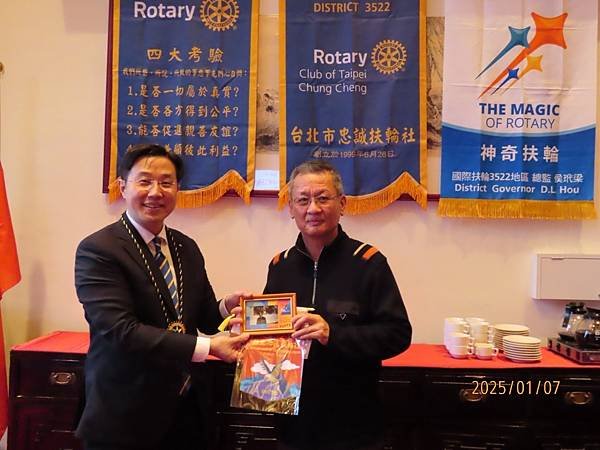 ★李永然律師出席台北市忠誠扶輪社例會，聆聽王國棟先生演講「威