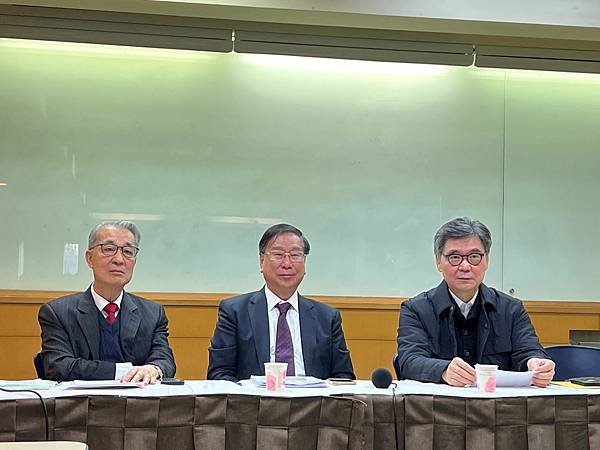 ★李永然律師以常務監事身分出席台大校友總會理監事聯席會，與理