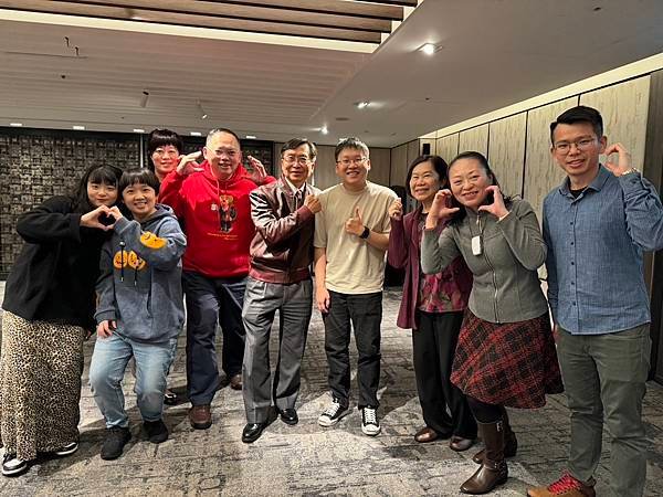 ★李永然律師以企業大家長身分參加永然關係企業尾牙餐宴，與同仁