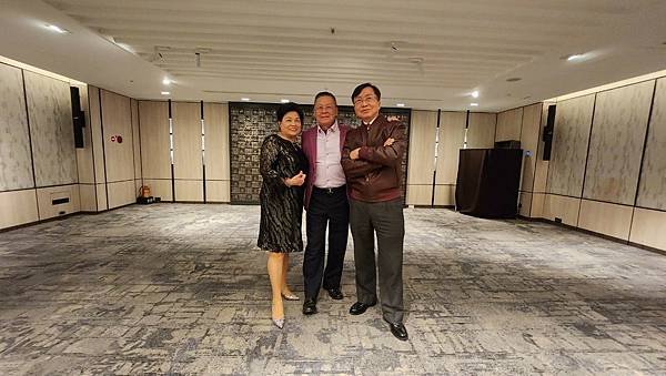 ★李永然律師以企業大家長身分參加永然關係企業尾牙餐宴，與同仁