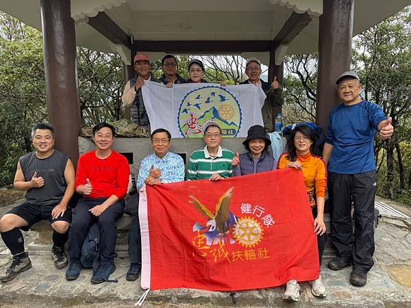 ★李永然律師參加忠誠、忠美、忠善健行隊的健行活動，由大湖公園