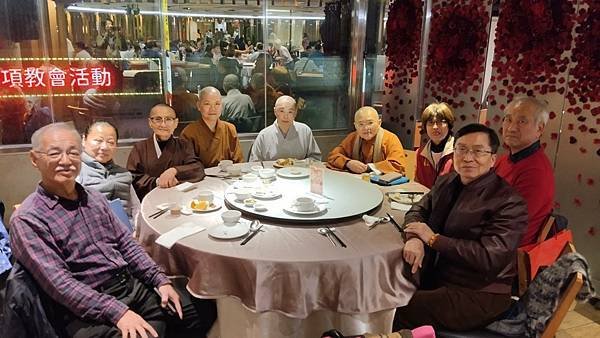 ★李永然律師利用年假前往「原素食府」聚會享受美味素食