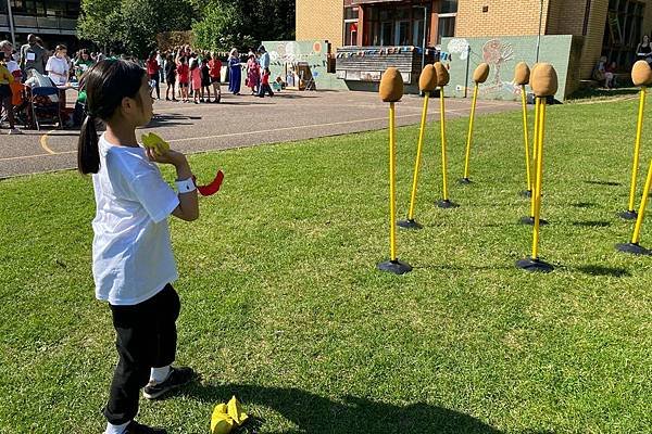 School: 學校園遊會初體驗