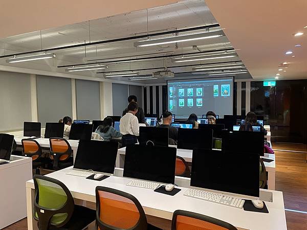 






學設計就到赫綵設計學院，Ai平面設計課程新手小