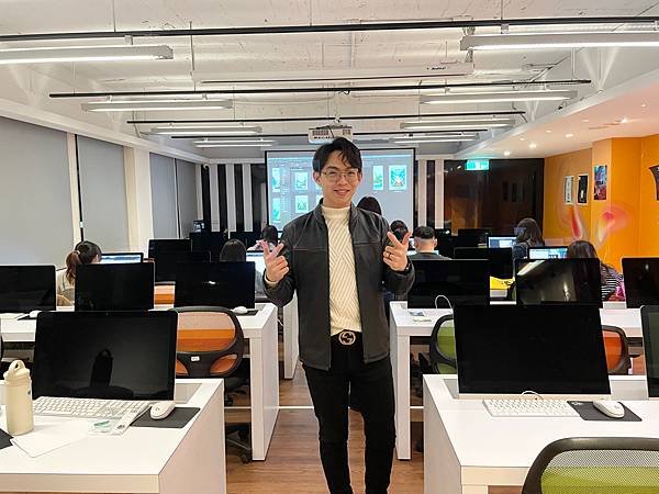 






學設計就到赫綵設計學院，Ai平面設計課程新手小