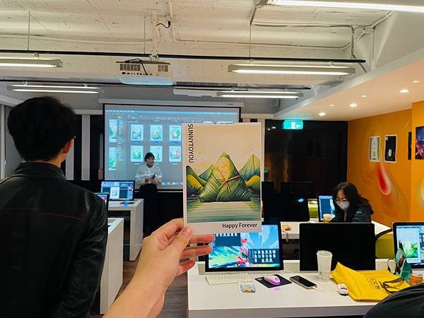 






學設計就到赫綵設計學院，Ai平面設計課程新手小