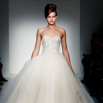 21-wedding-dress-trends-kenneth-olympia-square-w352