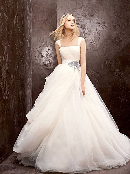Bridal-Collection-in-White-by-Vera-Wang-featured-image
