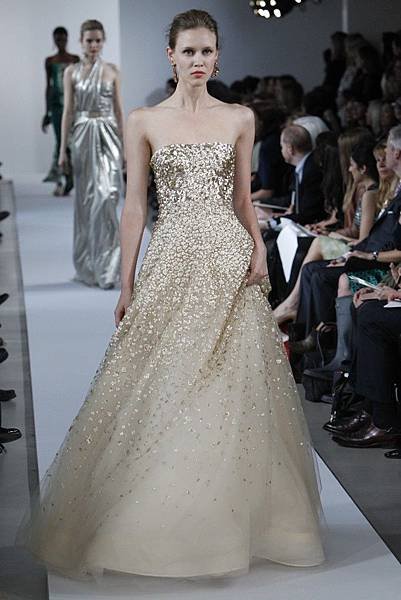 carolina-herrera-wedding-dress-inspiration-2013-resort-16__full