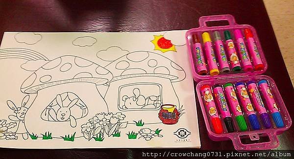 小姪子在醫院畫畫.jpg