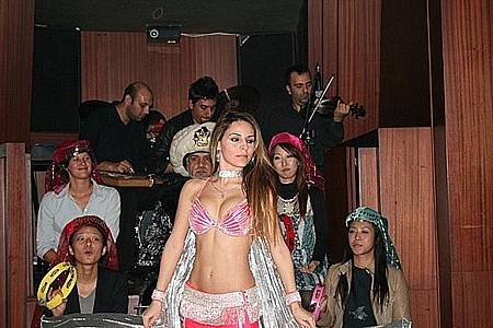 rtw2004.1225899720.14-belly-dancerx.jpg