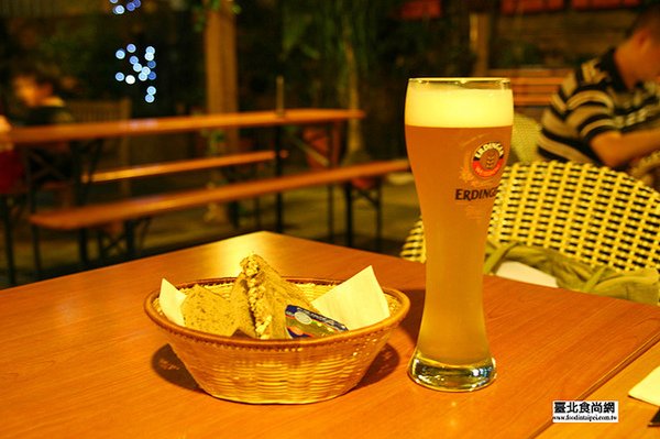 黑麥啤酒跟德國麵包.jpg