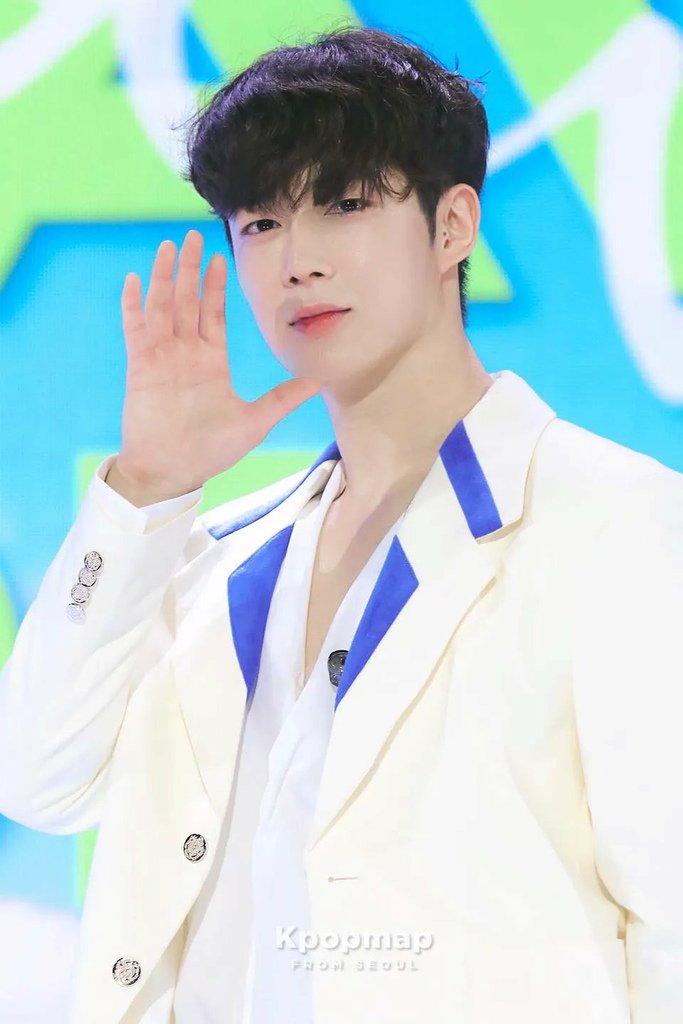 006yEEJggy1h45m5l5cknj30qo140djc.jpg