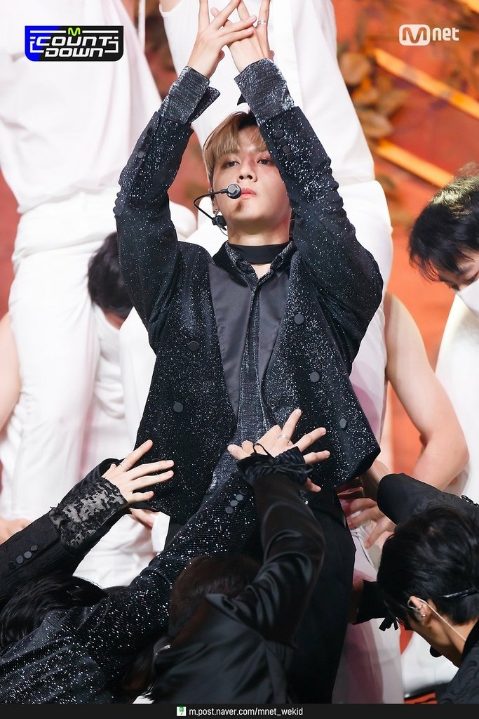 SF9_17.jpg