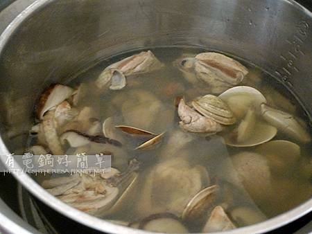蒜頭香菇雞湯(煮好)