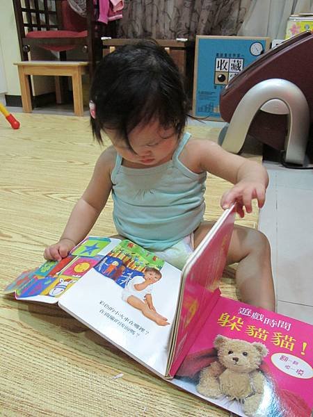 【14M】翻書.JPG