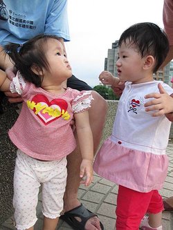 【14M24D】這個妹妹對阿妞很有興趣