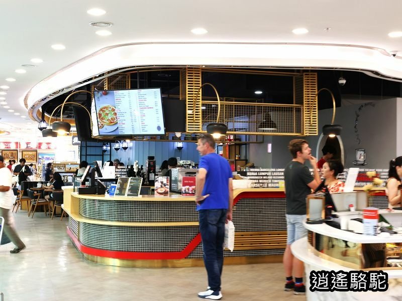 國營百貨公司過斑馬線手機被扒-蒙古駱駝