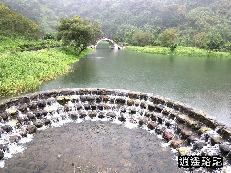 大雨中的吉利潭-花蓮駱駝