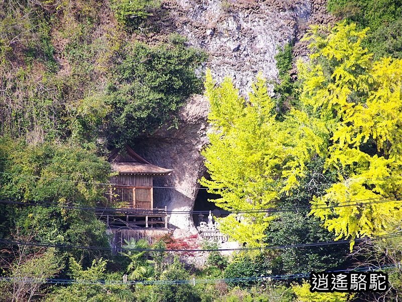 岩洞山の景(耶馬溪自行車道)-日本駱駝