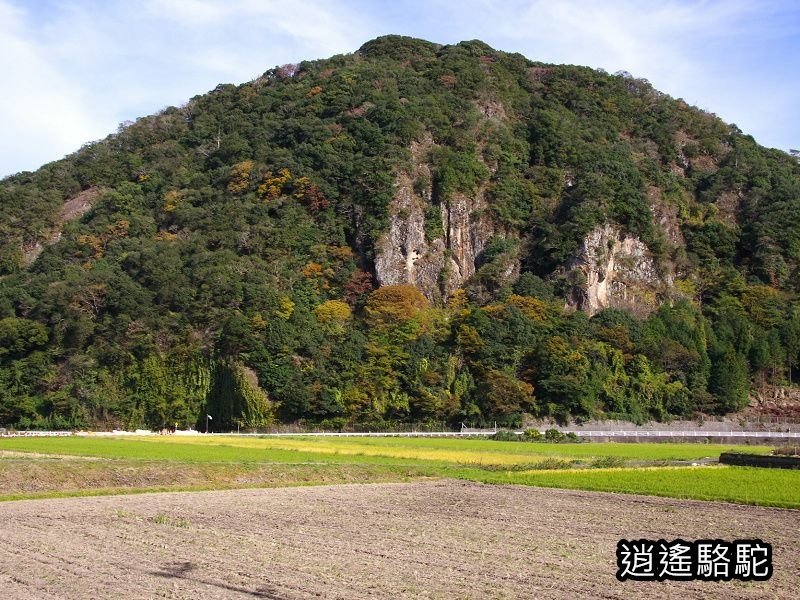 岩洞山の景(耶馬溪自行車道)-日本駱駝