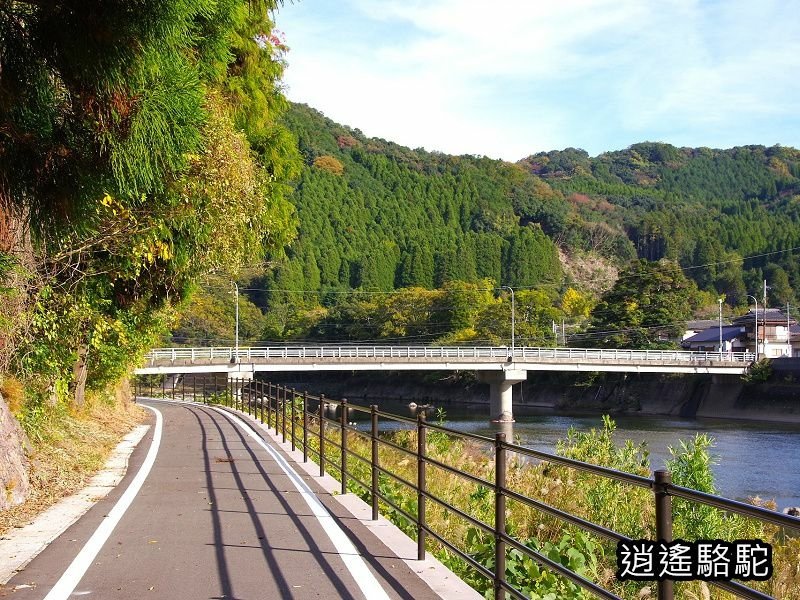 岩洞山の景(耶馬溪自行車道)-日本駱駝