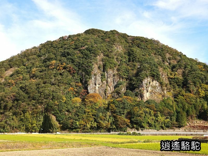 岩洞山の景(耶馬溪自行車道)-日本駱駝