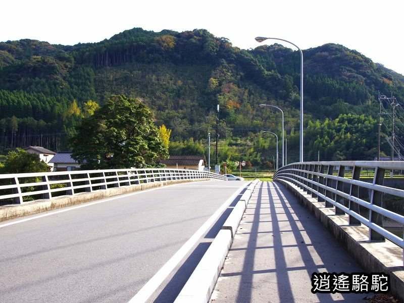 岩洞山の景(耶馬溪自行車道)-日本駱駝