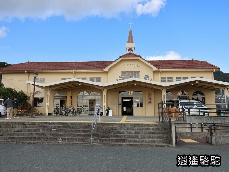 坐Ａ列車來到三角駅-日本駱駝