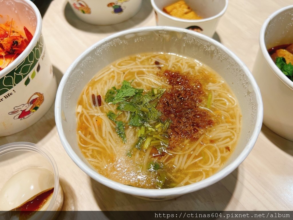 「新竹。食記」享來初，新竹東門市場美食，鹹酥雞混搭麵線超罪惡