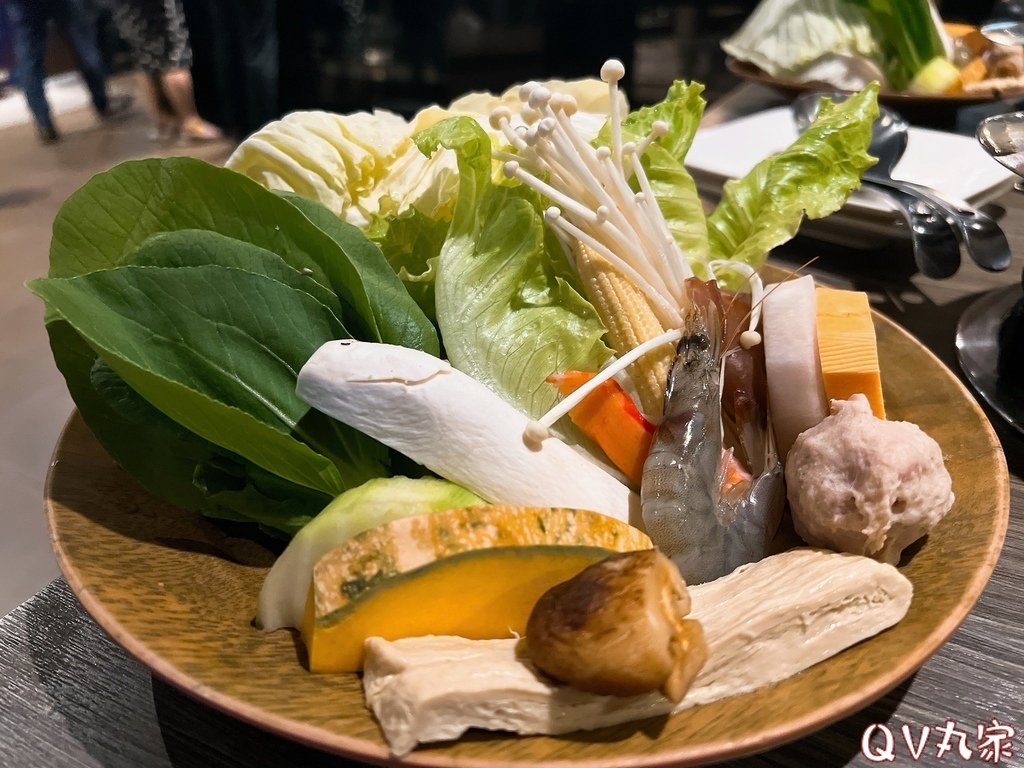 「新竹。美食」鼎盛十里鍋物(關新店)--新鮮食材環境氣派氣氛