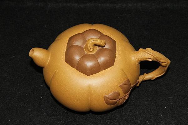 雙色南瓜壺〔寬15∕高7.7厘米〕，備註：黃金段泥全手工作品，製壺：蔣美珍，容量：300cc，重量：250g-11H.JPG