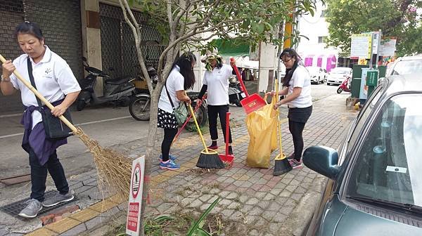 草屯鎮團委會-太清宮及周邊道路清掃過程 (3).jpg