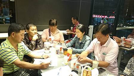 1031019高雄市工青五隊幹部會議--義工們認真開會.jpg