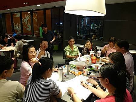 1031019高雄市工青五隊幹部會議--熱烈討論中.jpg