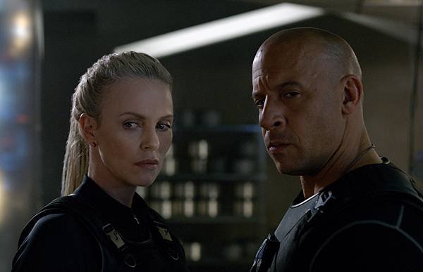 charlize-theron-the-fate-of-the-furious-2017-poster-and-stills-2.jpg