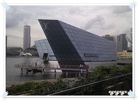 有最大的LV漂浮水晶宮殿旗艦店和320間國際品牌商店可以逛...