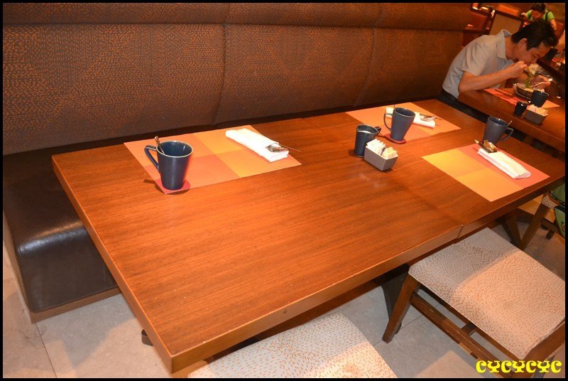 這裡用餐桌面較大