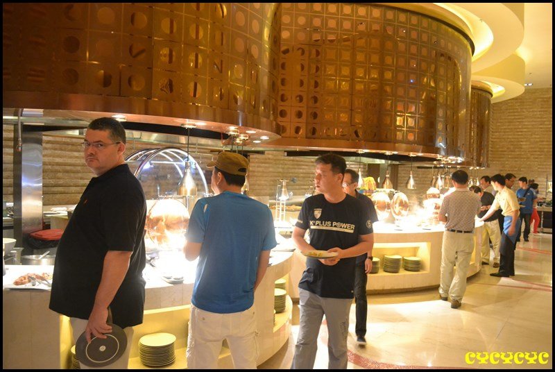 各國料理熱食區則是集中在後方