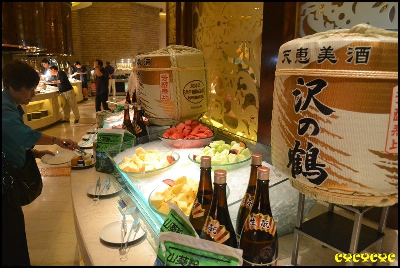 以及小小的沙拉飲品區