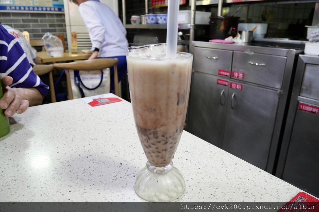 &apos;25 04 15 _05 銀記腸粉店 椰汁紅豆冰¥11.JPG