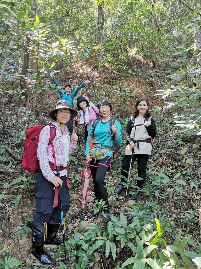 LINE_ALBUM_20221029 新埔蓮華山飛龍步道_221029_3.jpg
