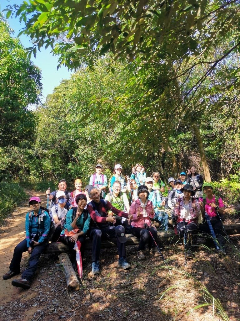 LINE_ALBUM_20221029 新埔蓮華山飛龍步道_221029_9.jpg
